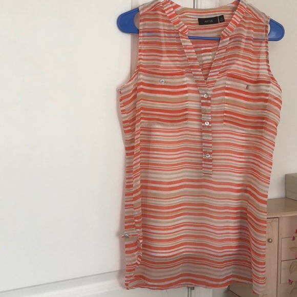 Sleeveless Striped Blouse - Picture 3 of 4